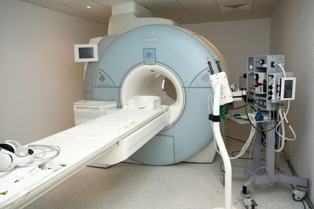 Картинки по запросу магнитно-резонансный томограф
