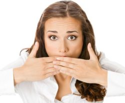 Неприятный запах изо рта